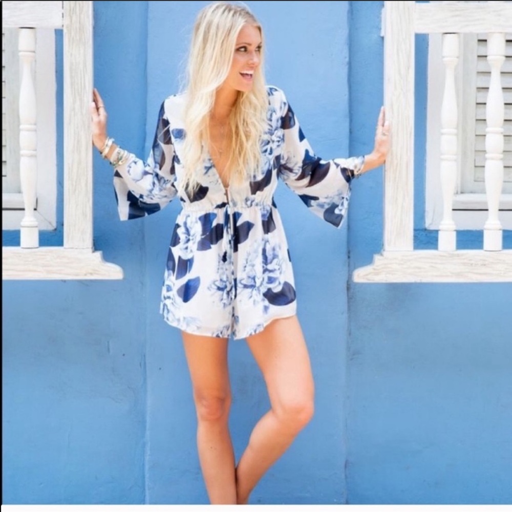 SOLD Show me your mumu roxy romper bouquet blue